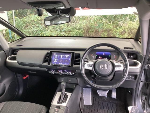 フィット e:HEVホーム 純正メモリーナビ ドラレコ リアカメラ 前後誤発進抑制機能 助手席エアバッグ 運転席エアバッグ アイドリングストップ LEDライト USB接続 バックカメラ ABS サイドエアバッグ フルセグTV(2枚目)