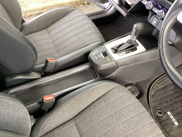 フィット e:HEVホーム 純正メモリーナビ ドラレコ リアカメラ 前後誤発進抑制機能 助手席エアバッグ 運転席エアバッグ アイドリングストップ LEDライト USB接続 バックカメラ ABS サイドエアバッグ フルセグTV(40枚目)