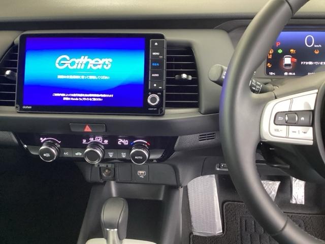 フィット e:HEVホーム 純正メモリーナビ ドラレコ リアカメラ 前後誤発進抑制機能 助手席エアバッグ 運転席エアバッグ アイドリングストップ LEDライト USB接続 バックカメラ ABS サイドエアバッグ フルセグTV(3枚目)