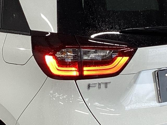 フィット e:HEVホーム 純正メモリーナビ ドラレコ リアカメラ 前後誤発進抑制機能 助手席エアバッグ 運転席エアバッグ アイドリングストップ LEDライト USB接続 バックカメラ ABS サイドエアバッグ フルセグTV(27枚目)