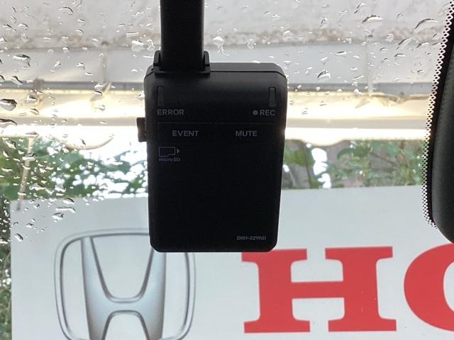 フィット e:HEVホーム 純正メモリーナビ ドラレコ リアカメラ 前後誤発進抑制機能 助手席エアバッグ 運転席エアバッグ アイドリングストップ LEDライト USB接続 バックカメラ ABS サイドエアバッグ フルセグTV(50枚目)