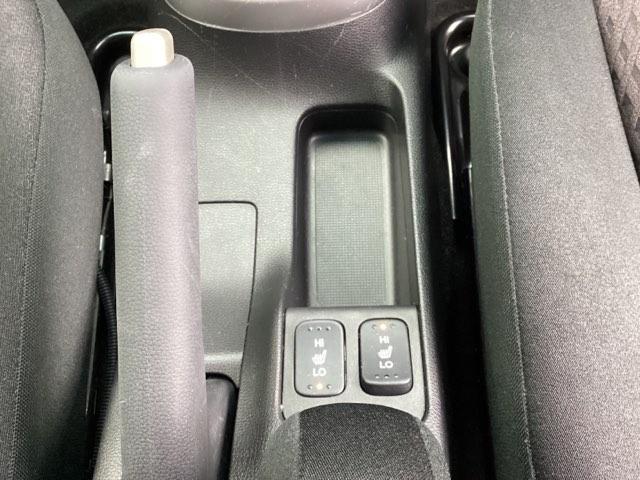 フィットハイブリッド Ｆコンフォートエディション　メモリーナビ　ＥＴＣ　リアカメラ　衝突軽減ブレーキ　シートヒータ　セキュリティアラーム　ＵＳＢ接続　スマキー　クルーズコントロール　リヤカメラ　横滑り防止機能　地デジ　ＡＢＳ　エアバッグ　キーレス（14枚目）