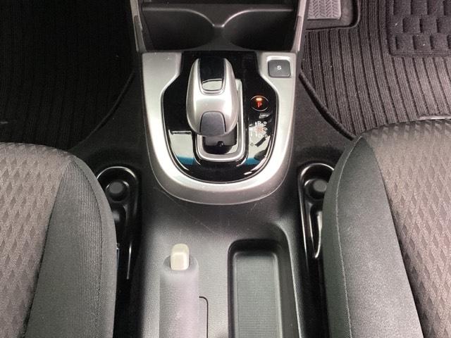 フィットハイブリッド Ｆコンフォートエディション　メモリーナビ　ＥＴＣ　リアカメラ　衝突軽減ブレーキ　シートヒータ　セキュリティアラーム　ＵＳＢ接続　スマキー　クルーズコントロール　リヤカメラ　横滑り防止機能　地デジ　ＡＢＳ　エアバッグ　キーレス（15枚目）