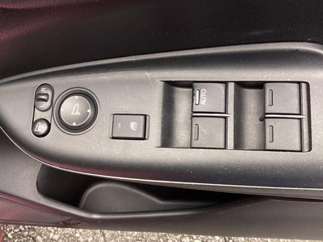 フィットハイブリッド Ｆコンフォートエディション　メモリーナビ　ＥＴＣ　リアカメラ　衝突軽減ブレーキ　シートヒータ　セキュリティアラーム　ＵＳＢ接続　スマキー　クルーズコントロール　リヤカメラ　横滑り防止機能　地デジ　ＡＢＳ　エアバッグ　キーレス（25枚目）