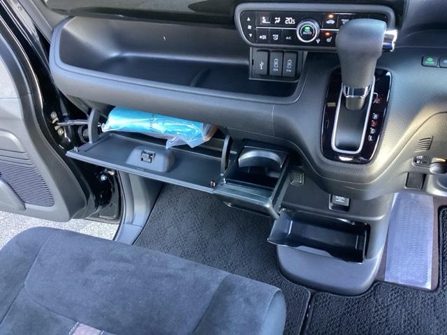 N-BOXカスタム G・Lホンダセンシング 純正メモリーナビ ドラレコ リアカメラ 地デジTV 整備記録簿 助手席エアバッグ キーレス シートH アイドリングST セキュリティーアラーム スマ-トキ- ナビTV ETC 前車追従機能 USB(40枚目)