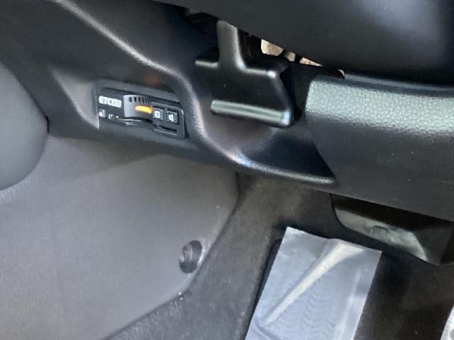 ヴェゼル e:HEVPLaY 試乗車 メモリーナビ リアカメラ ETC カーテンエアバッグ 盗難防止装置 アイドルストップ Pセンサー ABS ESC フルオートエアコン シートヒータ エアバッグ 禁煙 LEDヘッドライト 記録簿(13枚目)