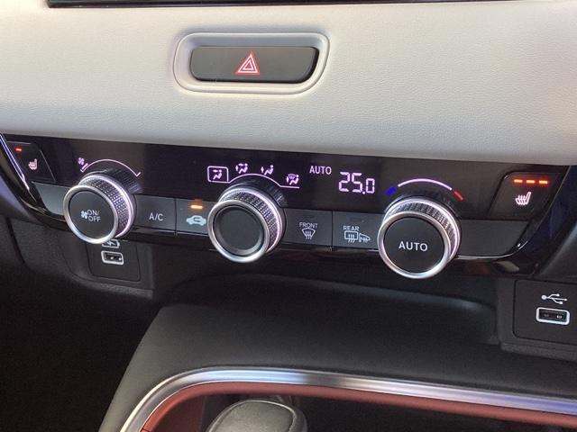 ヴェゼル e:HEVPLaY 試乗車 メモリーナビ リアカメラ ETC カーテンエアバッグ 盗難防止装置 アイドルストップ Pセンサー ABS ESC フルオートエアコン シートヒータ エアバッグ 禁煙 LEDヘッドライト 記録簿(14枚目)