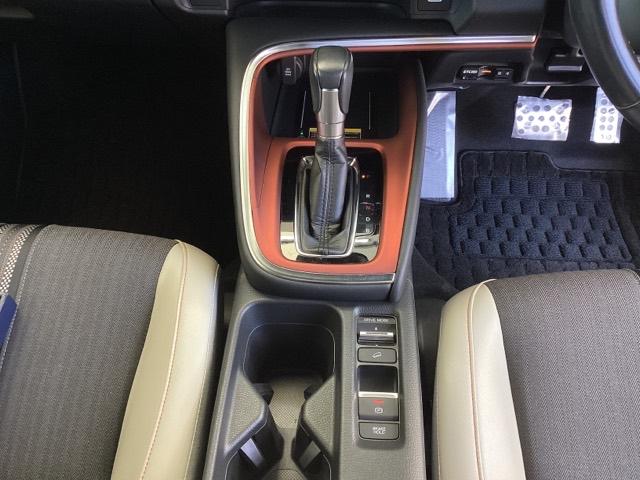 ヴェゼル e:HEVPLaY 試乗車 メモリーナビ リアカメラ ETC カーテンエアバッグ 盗難防止装置 アイドルストップ Pセンサー ABS ESC フルオートエアコン シートヒータ エアバッグ 禁煙 LEDヘッドライト 記録簿(15枚目)