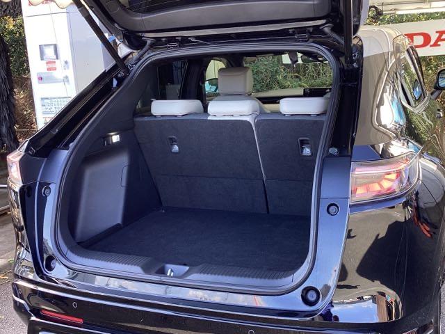 ヴェゼル e:HEVPLaY 試乗車 メモリーナビ リアカメラ ETC カーテンエアバッグ 盗難防止装置 アイドルストップ Pセンサー ABS ESC フルオートエアコン シートヒータ エアバッグ 禁煙 LEDヘッドライト 記録簿(20枚目)