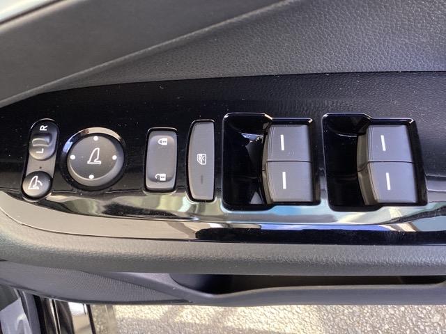 ヴェゼル e:HEVPLaY 試乗車 メモリーナビ リアカメラ ETC カーテンエアバッグ 盗難防止装置 アイドルストップ Pセンサー ABS ESC フルオートエアコン シートヒータ エアバッグ 禁煙 LEDヘッドライト 記録簿(26枚目)