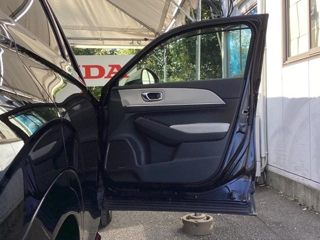 ヴェゼル e:HEVPLaY 試乗車 メモリーナビ リアカメラ ETC カーテンエアバッグ 盗難防止装置 アイドルストップ Pセンサー ABS ESC フルオートエアコン シートヒータ エアバッグ 禁煙 LEDヘッドライト 記録簿(27枚目)