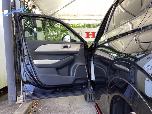 ヴェゼル e:HEVPLaY 試乗車 メモリーナビ リアカメラ ETC カーテンエアバッグ 盗難防止装置 アイドルストップ Pセンサー ABS ESC フルオートエアコン シートヒータ エアバッグ 禁煙 LEDヘッドライト 記録簿(28枚目)