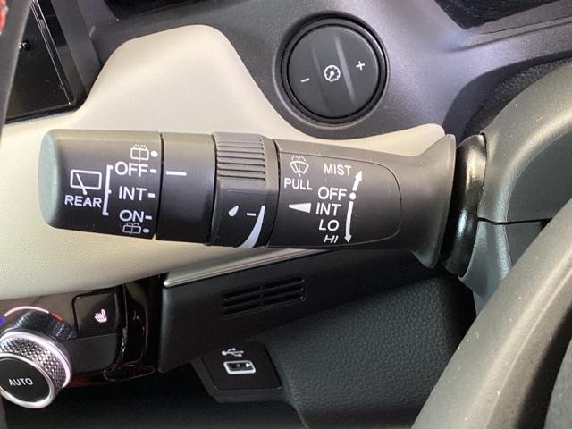 ヴェゼル e:HEVPLaY 試乗車 メモリーナビ リアカメラ ETC カーテンエアバッグ 盗難防止装置 アイドルストップ Pセンサー ABS ESC フルオートエアコン シートヒータ エアバッグ 禁煙 LEDヘッドライト 記録簿(36枚目)