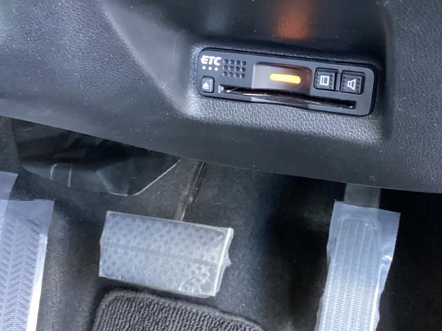 シャトル Gホンダセンシング メモリーナビ リアカメラ ETC 盗難警報装置 Rカメ スマートキー クルコン 横滑り防止 ナビTV パワーウィンドウ ABS LEDヘッドライト DVD再生 エアバッグ キーレス サイドエアバック(13枚目)