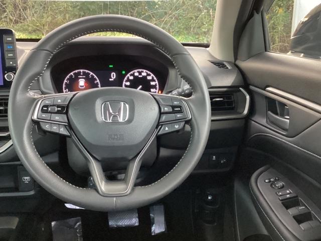 ＷＲ－Ｖ Ｚ＋　試乗車　メモリーナビ　ＥＴＣ　ドラレコ　追突軽減ブレーキ　フルセグテレビ　サイドエアバッグ　禁煙　ＵＳＢ　盗難防止システム　運転席エアバッグ　Ｂカメラ　クルコン　横滑り防止　ドライブレコーダー　記録簿（3枚目）