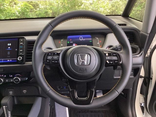 フィット e:HEVRS 試乗車 メモリーナビ ドラレコ ETC エアバッグ ナビ&TV パワーウィンドウ 助手席エアバッグ Dレコ フルセグテレビ LEDヘッドランプ セキュリティアラーム フルオートエアコン 禁煙 USB(3枚目)