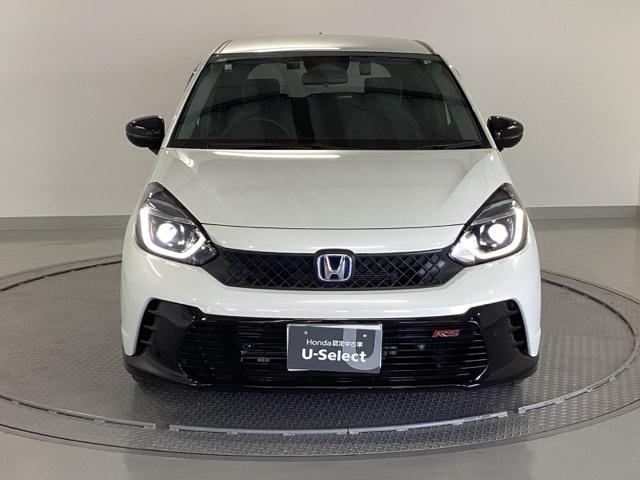 フィット e:HEVRS 試乗車 メモリーナビ ドラレコ ETC エアバッグ ナビ&TV パワーウィンドウ 助手席エアバッグ Dレコ フルセグテレビ LEDヘッドランプ セキュリティアラーム フルオートエアコン 禁煙 USB(5枚目)