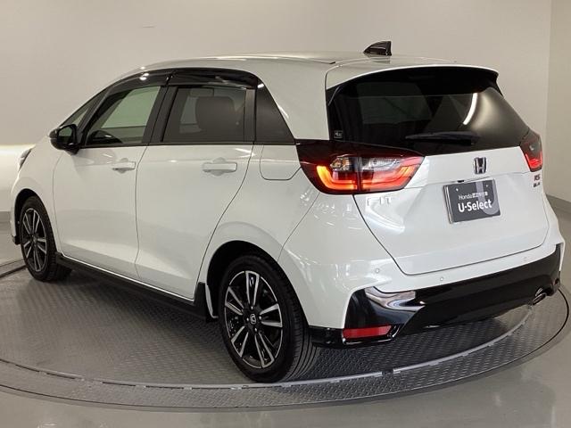 フィット e:HEVRS 試乗車 メモリーナビ ドラレコ ETC エアバッグ ナビ&TV パワーウィンドウ 助手席エアバッグ Dレコ フルセグテレビ LEDヘッドランプ セキュリティアラーム フルオートエアコン 禁煙 USB(9枚目)