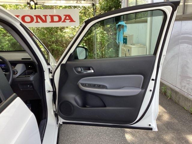 フィット e:HEVRS 試乗車 メモリーナビ ドラレコ ETC エアバッグ ナビ&TV パワーウィンドウ 助手席エアバッグ Dレコ フルセグテレビ LEDヘッドランプ セキュリティアラーム フルオートエアコン 禁煙 USB(45枚目)