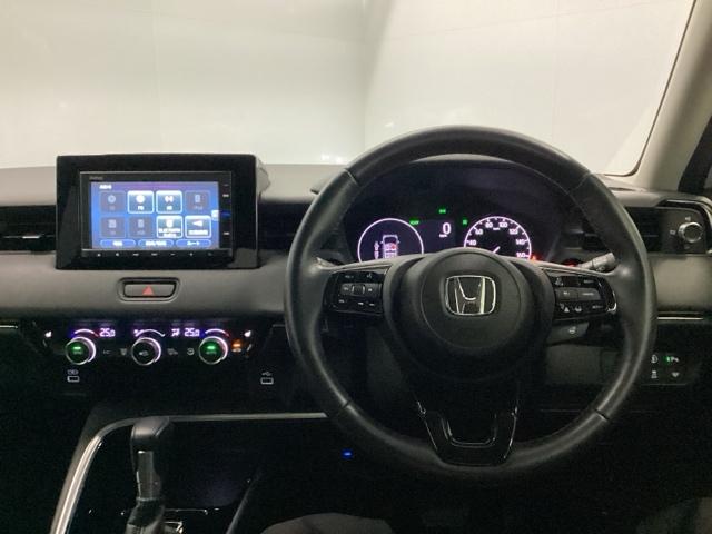 ヴェゼル ｅ：ＨＥＶＺ　メモリーナビ　ドラレコ　ＥＴＣ　衝突回避支援ブレーキ機能　スマキ　Ｐトランク　フルオートエアコン　Ｄレコ　エアバッグ　両席エアバック　Ｒカメ　パワーウィンドウ　ＬＥＤランプ　ソナー　クルーズＣ　ＵＳＢ（3枚目）