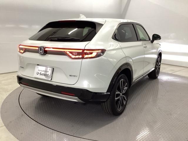 ヴェゼル ｅ：ＨＥＶＺ　メモリーナビ　ドラレコ　ＥＴＣ　衝突回避支援ブレーキ機能　スマキ　Ｐトランク　フルオートエアコン　Ｄレコ　エアバッグ　両席エアバック　Ｒカメ　パワーウィンドウ　ＬＥＤランプ　ソナー　クルーズＣ　ＵＳＢ（8枚目）