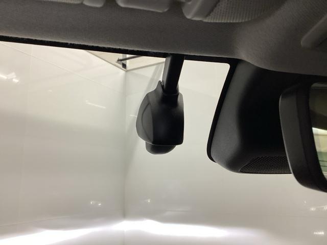 ヴェゼル ｅ：ＨＥＶＺ　メモリーナビ　ドラレコ　ＥＴＣ　衝突回避支援ブレーキ機能　スマキ　Ｐトランク　フルオートエアコン　Ｄレコ　エアバッグ　両席エアバック　Ｒカメ　パワーウィンドウ　ＬＥＤランプ　ソナー　クルーズＣ　ＵＳＢ（12枚目）