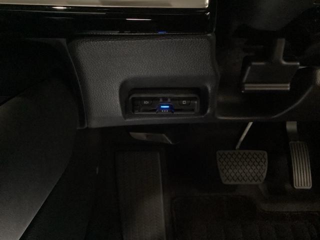 ヴェゼル ｅ：ＨＥＶＺ　メモリーナビ　ドラレコ　ＥＴＣ　衝突回避支援ブレーキ機能　スマキ　Ｐトランク　フルオートエアコン　Ｄレコ　エアバッグ　両席エアバック　Ｒカメ　パワーウィンドウ　ＬＥＤランプ　ソナー　クルーズＣ　ＵＳＢ（13枚目）