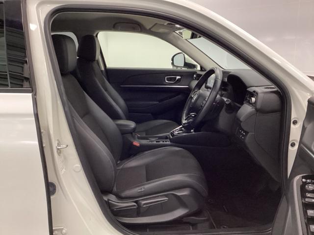 ヴェゼル ｅ：ＨＥＶＺ　メモリーナビ　ドラレコ　ＥＴＣ　衝突回避支援ブレーキ機能　スマキ　Ｐトランク　フルオートエアコン　Ｄレコ　エアバッグ　両席エアバック　Ｒカメ　パワーウィンドウ　ＬＥＤランプ　ソナー　クルーズＣ　ＵＳＢ（16枚目）