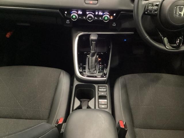 ヴェゼル ｅ：ＨＥＶＺ　メモリーナビ　ドラレコ　ＥＴＣ　衝突回避支援ブレーキ機能　スマキ　Ｐトランク　フルオートエアコン　Ｄレコ　エアバッグ　両席エアバック　Ｒカメ　パワーウィンドウ　ＬＥＤランプ　ソナー　クルーズＣ　ＵＳＢ（29枚目）