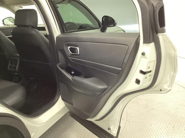 ヴェゼル ｅ：ＨＥＶＺ　メモリーナビ　ドラレコ　ＥＴＣ　衝突回避支援ブレーキ機能　スマキ　Ｐトランク　フルオートエアコン　Ｄレコ　エアバッグ　両席エアバック　Ｒカメ　パワーウィンドウ　ＬＥＤランプ　ソナー　クルーズＣ　ＵＳＢ（31枚目）