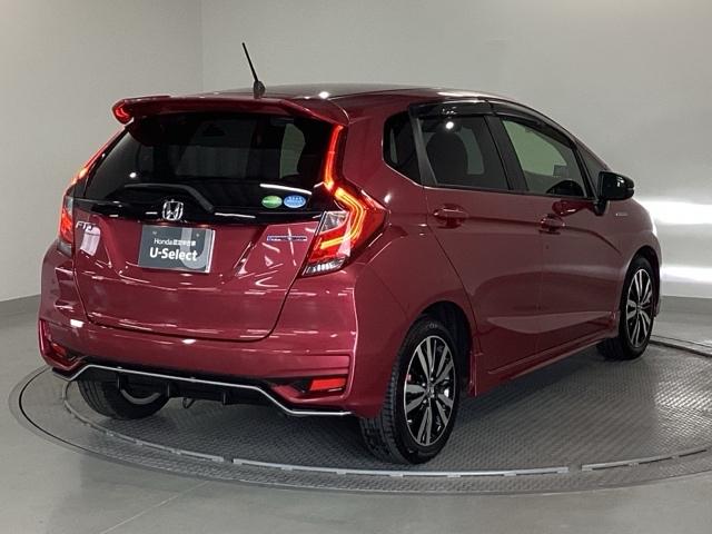 フィットハイブリッド Ｓホンダセンシング　純正メモリーナビ　ドラレコ　リアカメラ　スマ－トキ－　ナビＴＶ　アクティブクルーズコントロール　パワーウインドウ　ドライブレコーダ　サイドエアバック　ＤＶＤ再生　パワーステアリング　整備記録簿　ＡＢＳ（8枚目）