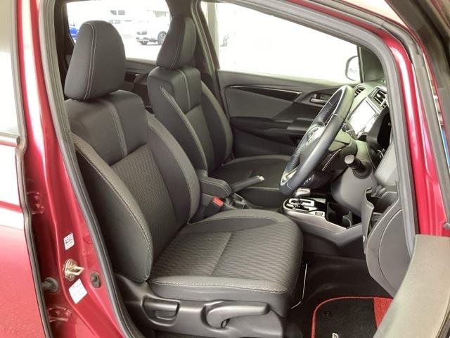 フィットハイブリッド Ｓホンダセンシング　純正メモリーナビ　ドラレコ　リアカメラ　スマ－トキ－　ナビＴＶ　アクティブクルーズコントロール　パワーウインドウ　ドライブレコーダ　サイドエアバック　ＤＶＤ再生　パワーステアリング　整備記録簿　ＡＢＳ（16枚目）