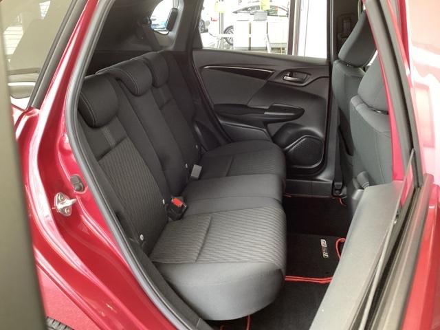 フィットハイブリッド Ｓホンダセンシング　純正メモリーナビ　ドラレコ　リアカメラ　スマ－トキ－　ナビＴＶ　アクティブクルーズコントロール　パワーウインドウ　ドライブレコーダ　サイドエアバック　ＤＶＤ再生　パワーステアリング　整備記録簿　ＡＢＳ（17枚目）