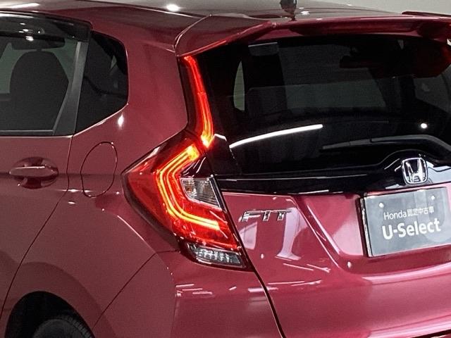 フィットハイブリッド Ｓホンダセンシング　純正メモリーナビ　ドラレコ　リアカメラ　スマ－トキ－　ナビＴＶ　アクティブクルーズコントロール　パワーウインドウ　ドライブレコーダ　サイドエアバック　ＤＶＤ再生　パワーステアリング　整備記録簿　ＡＢＳ（28枚目）