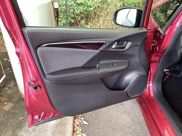 フィットハイブリッド Ｓホンダセンシング　純正メモリーナビ　ドラレコ　リアカメラ　スマ－トキ－　ナビＴＶ　アクティブクルーズコントロール　パワーウインドウ　ドライブレコーダ　サイドエアバック　ＤＶＤ再生　パワーステアリング　整備記録簿　ＡＢＳ（33枚目）