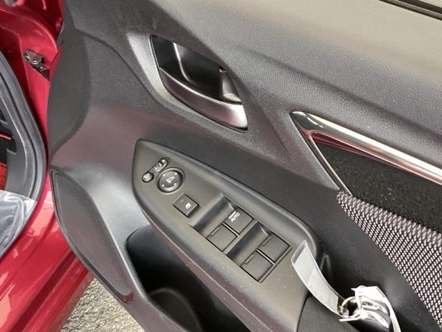 フィットハイブリッド Ｓホンダセンシング　純正メモリーナビ　ドラレコ　リアカメラ　スマ－トキ－　ナビＴＶ　アクティブクルーズコントロール　パワーウインドウ　ドライブレコーダ　サイドエアバック　ＤＶＤ再生　パワーステアリング　整備記録簿　ＡＢＳ（50枚目）