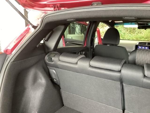 フィットハイブリッド Ｓホンダセンシング　純正メモリーナビ　ドラレコ　リアカメラ　スマ－トキ－　ナビＴＶ　アクティブクルーズコントロール　パワーウインドウ　ドライブレコーダ　サイドエアバック　ＤＶＤ再生　パワーステアリング　整備記録簿　ＡＢＳ（62枚目）