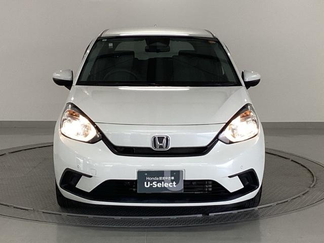 フィット ベーシック　純正メモリナビ　衝突低減ブレーキ　ＥＴＣ　アイスト　衝突軽減　ＤＶＤ再生　クリアランスソナー　ＶＳＡ　地デジ　オートエアコン　ＵＳＢ接続　イモビライザー　ＡＵＴＯライト　クルーズコントロール　キーレス（6枚目）