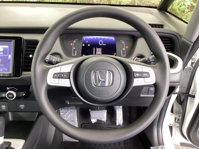 フィット ベーシック　純正メモリナビ　衝突低減ブレーキ　ＥＴＣ　アイスト　衝突軽減　ＤＶＤ再生　クリアランスソナー　ＶＳＡ　地デジ　オートエアコン　ＵＳＢ接続　イモビライザー　ＡＵＴＯライト　クルーズコントロール　キーレス（14枚目）