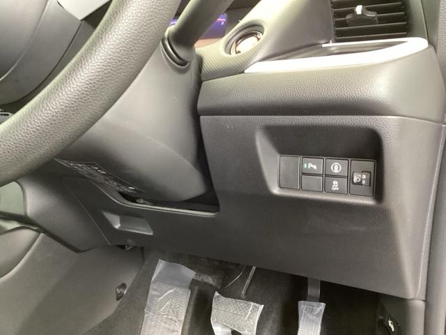 フィット ベーシック　純正メモリナビ　衝突低減ブレーキ　ＥＴＣ　アイスト　衝突軽減　ＤＶＤ再生　クリアランスソナー　ＶＳＡ　地デジ　オートエアコン　ＵＳＢ接続　イモビライザー　ＡＵＴＯライト　クルーズコントロール　キーレス（15枚目）