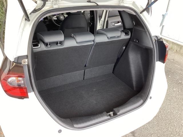 フィット ベーシック　純正メモリナビ　衝突低減ブレーキ　ＥＴＣ　アイスト　衝突軽減　ＤＶＤ再生　クリアランスソナー　ＶＳＡ　地デジ　オートエアコン　ＵＳＢ接続　イモビライザー　ＡＵＴＯライト　クルーズコントロール　キーレス（18枚目）