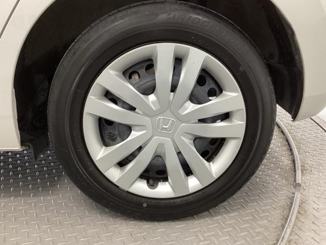 フィット ベーシック　純正メモリナビ　衝突低減ブレーキ　ＥＴＣ　アイスト　衝突軽減　ＤＶＤ再生　クリアランスソナー　ＶＳＡ　地デジ　オートエアコン　ＵＳＢ接続　イモビライザー　ＡＵＴＯライト　クルーズコントロール　キーレス（21枚目）