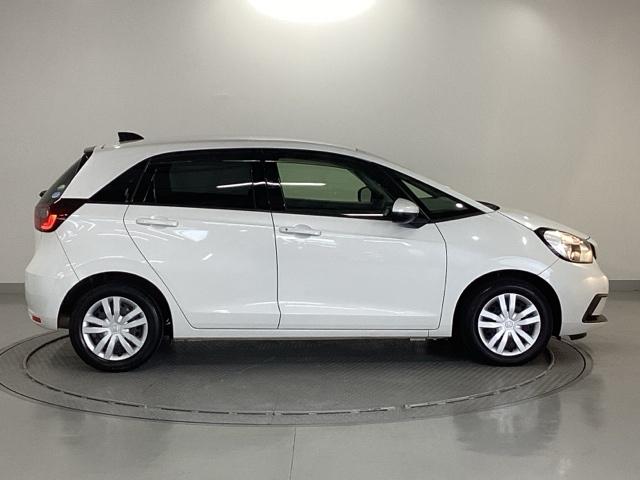 フィット ベーシック　純正メモリナビ　衝突低減ブレーキ　ＥＴＣ　アイスト　衝突軽減　ＤＶＤ再生　クリアランスソナー　ＶＳＡ　地デジ　オートエアコン　ＵＳＢ接続　イモビライザー　ＡＵＴＯライト　クルーズコントロール　キーレス（31枚目）