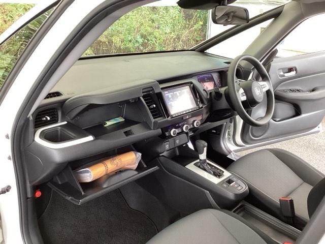 フィット ベーシック　純正メモリナビ　衝突低減ブレーキ　ＥＴＣ　アイスト　衝突軽減　ＤＶＤ再生　クリアランスソナー　ＶＳＡ　地デジ　オートエアコン　ＵＳＢ接続　イモビライザー　ＡＵＴＯライト　クルーズコントロール　キーレス（33枚目）