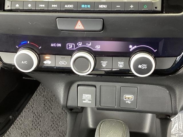 フィット ベーシック　純正メモリナビ　衝突低減ブレーキ　ＥＴＣ　アイスト　衝突軽減　ＤＶＤ再生　クリアランスソナー　ＶＳＡ　地デジ　オートエアコン　ＵＳＢ接続　イモビライザー　ＡＵＴＯライト　クルーズコントロール　キーレス（36枚目）