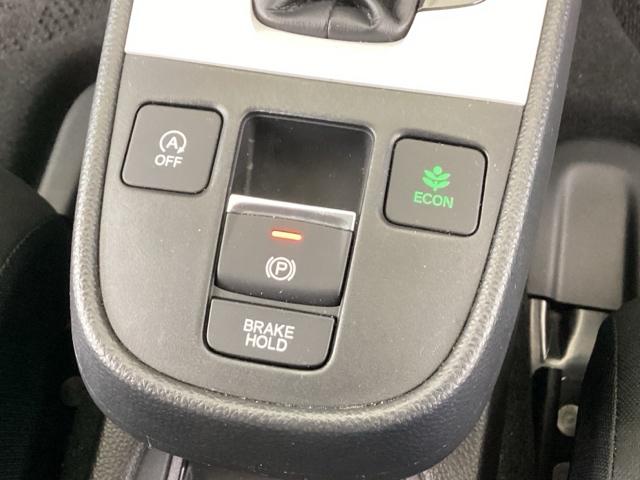 フィット ベーシック　純正メモリナビ　衝突低減ブレーキ　ＥＴＣ　アイスト　衝突軽減　ＤＶＤ再生　クリアランスソナー　ＶＳＡ　地デジ　オートエアコン　ＵＳＢ接続　イモビライザー　ＡＵＴＯライト　クルーズコントロール　キーレス（38枚目）