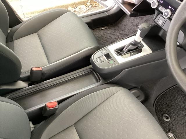 フィット ベーシック　純正メモリナビ　衝突低減ブレーキ　ＥＴＣ　アイスト　衝突軽減　ＤＶＤ再生　クリアランスソナー　ＶＳＡ　地デジ　オートエアコン　ＵＳＢ接続　イモビライザー　ＡＵＴＯライト　クルーズコントロール　キーレス（39枚目）