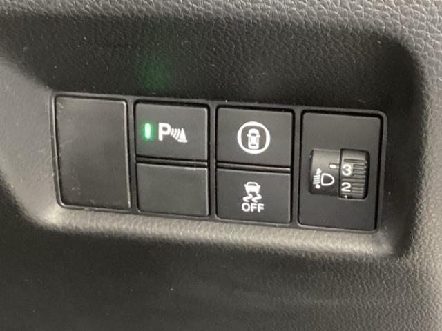 フィット ベーシック　純正メモリナビ　衝突低減ブレーキ　ＥＴＣ　アイスト　衝突軽減　ＤＶＤ再生　クリアランスソナー　ＶＳＡ　地デジ　オートエアコン　ＵＳＢ接続　イモビライザー　ＡＵＴＯライト　クルーズコントロール　キーレス（44枚目）