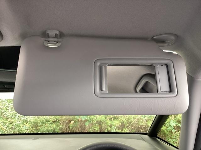 フィット ベーシック　純正メモリナビ　衝突低減ブレーキ　ＥＴＣ　アイスト　衝突軽減　ＤＶＤ再生　クリアランスソナー　ＶＳＡ　地デジ　オートエアコン　ＵＳＢ接続　イモビライザー　ＡＵＴＯライト　クルーズコントロール　キーレス（47枚目）