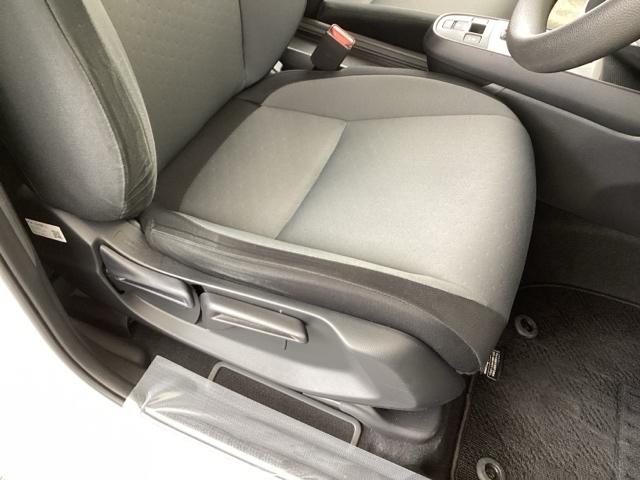 フィット ベーシック　純正メモリナビ　衝突低減ブレーキ　ＥＴＣ　アイスト　衝突軽減　ＤＶＤ再生　クリアランスソナー　ＶＳＡ　地デジ　オートエアコン　ＵＳＢ接続　イモビライザー　ＡＵＴＯライト　クルーズコントロール　キーレス（56枚目）